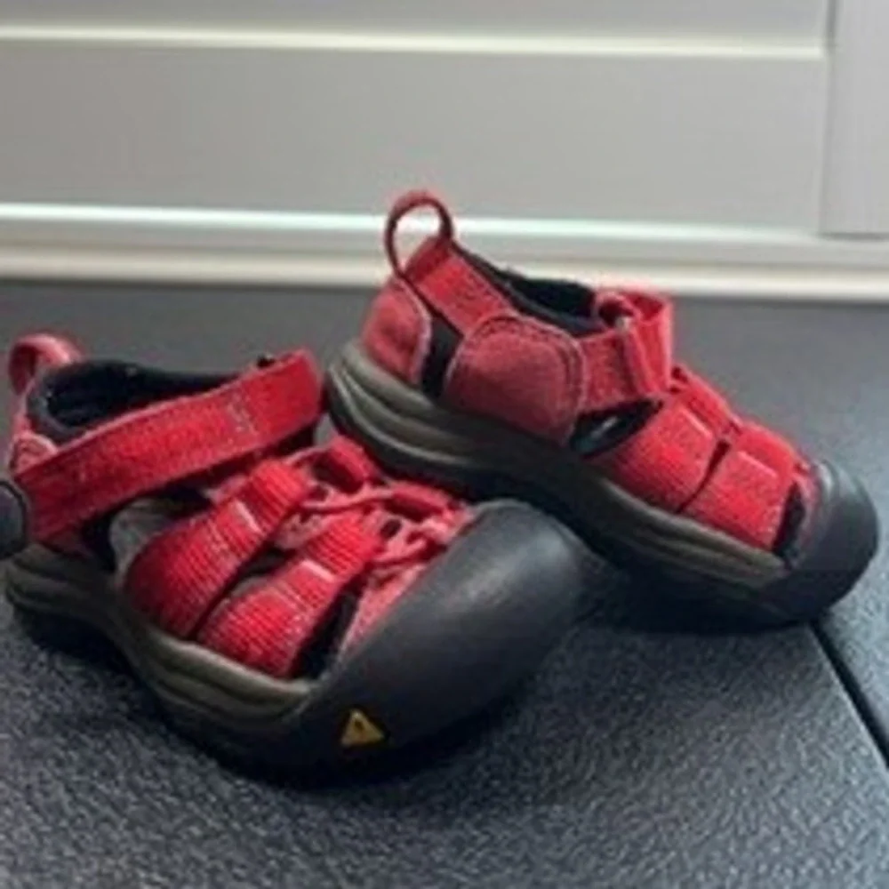 Keen Newport H2 Kids Sandals Red Black Water Shoes Baby Size 4 Infant Toddler